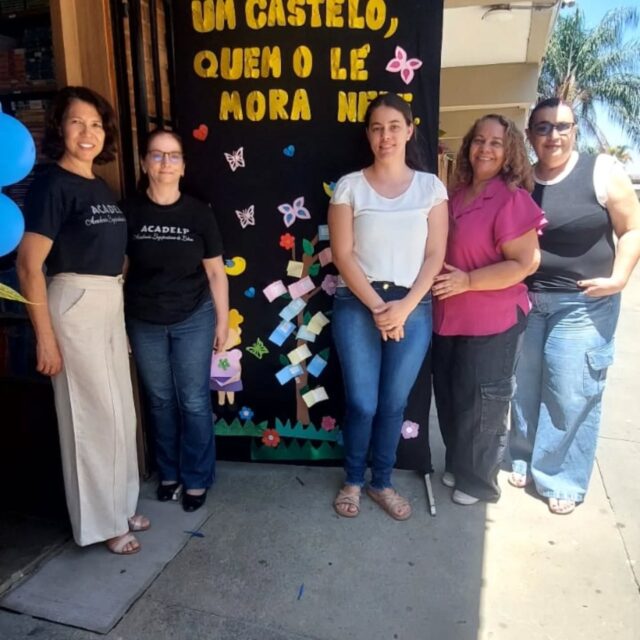ACADELP  vai à Escola... Acadêmicos Adircilene,  Marina, Maria Regina, Maria do Rosário e Sebastião falando sobre a importância da leitura e apresentando suas obras literárias aos alunos da E.E. Monsenhor Alfredo Dohr.  Gratidão pela acolhida carinhosa sempre!