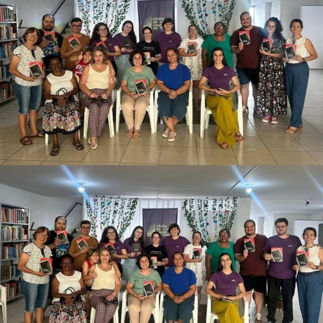 Marina Alves da ACADELP  é a escritora da vez no Clube do Livro de Lagoa da Prata com o livro Sombras e Assombrações.  Bate-papo lindo. Parabéns!