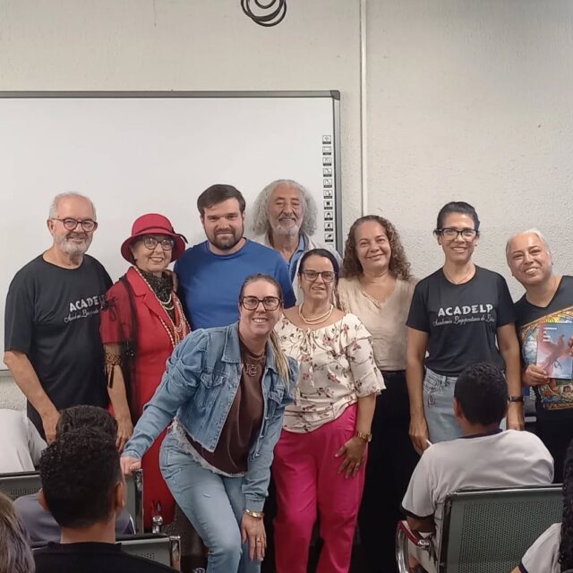 A Acadelp marcou presença hoje  na Escola Estadual Monsenhor Alfredo Dohr, a convite da acadêmica Dirce Basílio, para apresentar um pouco sobre o Dia Nacional do Livro Infantil, sobre a própria Acadelp e seu trabalho na comunidade. 
Foi muito bom! Obrigada Dirce Basílio, direção e especialista da EEMAD.
@escolamonsenhoralfredodohr