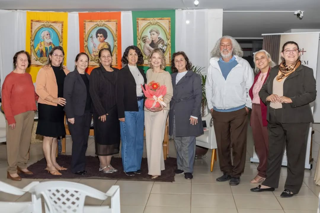 Neste 15 de julho, a Acadelp participou do lançamento do livro "Q+ A ordem invisível da consciência humana" de Cali Silva. Parabéns Cali Silva e muito sucesso!@silva_cali